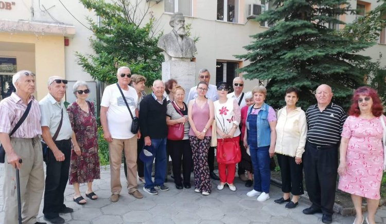 Социалисти от кърджалийско поднесоха цветя по случай 166 години от рождението на Димитър Благоев