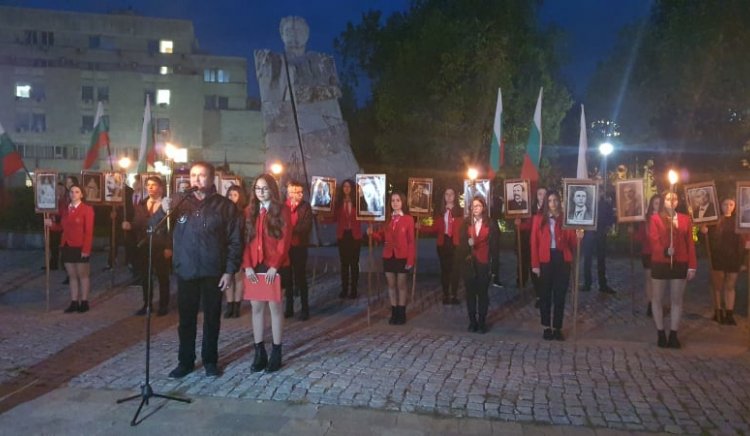Кандидатите на „БСП за България“ в Кърджали се включиха във факелното шествие по случай Деня на Будителите